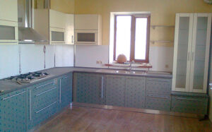 Встроенная кухня нежно-голубого цвета KV-451