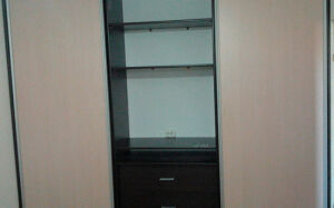 Вместительный шкаф-купе для гостиной SHKG-428