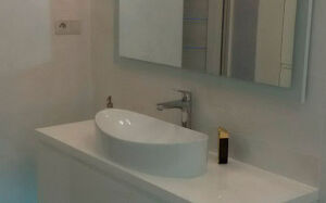 Тумба та дзеркало у ванній кімнаті MV-331