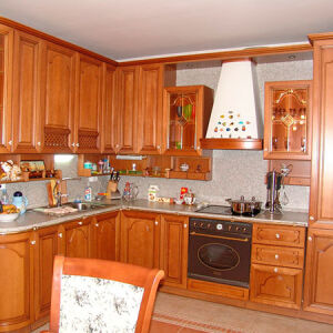 Зручна дерев’яна кухня KD-193