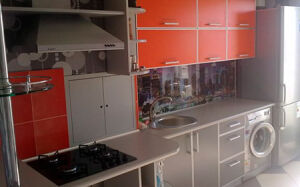 Кухня встроенная красно-серая KV-450