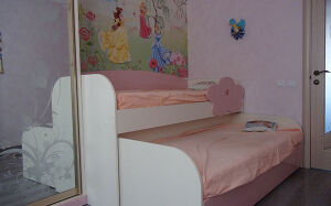 Белая двухъярусная кровать в детскую комнату DDK-111
