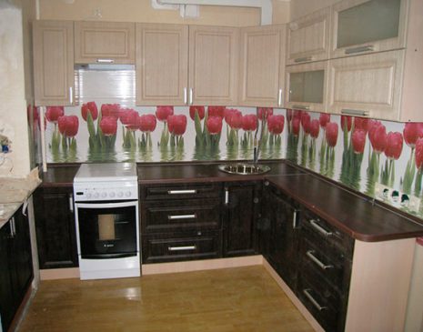 Кухня з рамковим фасадом у тюльпани KRF-180