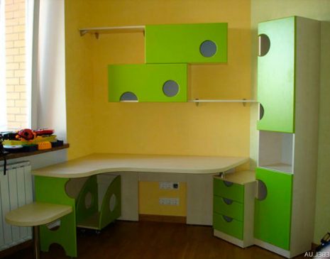 Оригінальний стіл у дитячу кімнату SD-204