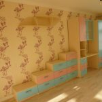 Цветная стенка для детской комнаты