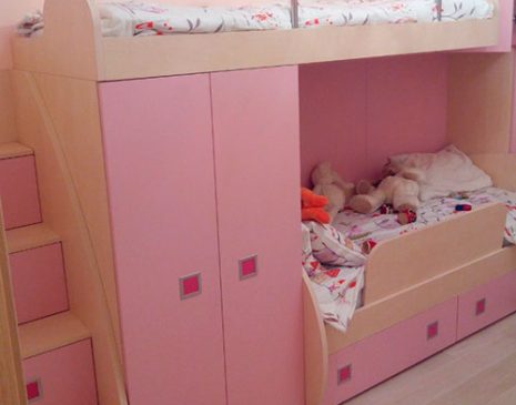 Рожеве двоярусне ліжко в дитячу кімнату DDK-272